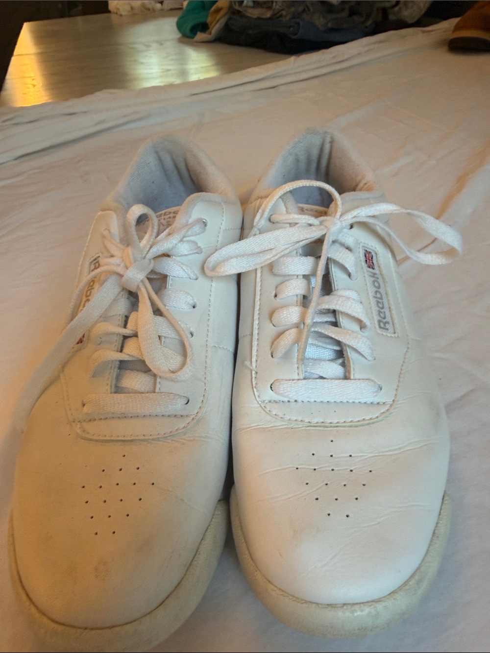 Women’s princess Reebok White Leather Low-Top Sneakers size 9.5
